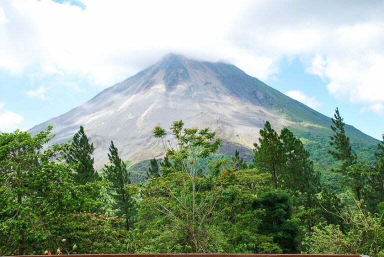 Costa Rica|Volcano Arenal|La Fortuna Waterfalls|La Fortuna|Lake Arenal Cruise|Hot Springs at Arenal Volcano|