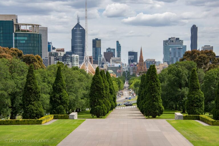 The Shrine of Remembrance||||Inside the Shrine of Remembrance|Inside The Shrine of Remembrance|Brave Solders who fought to defend the country|Exhibits inside the Shrine of Remembrance